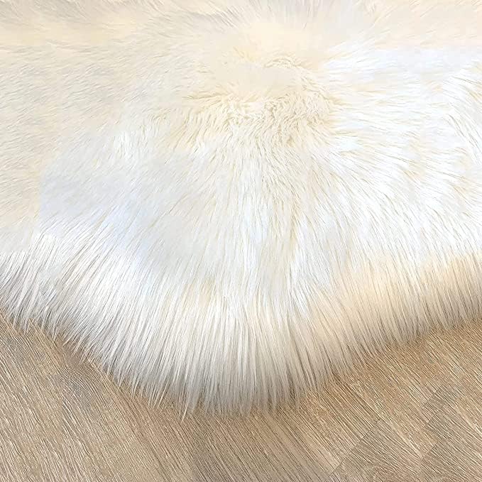 LAMBZY High Pile Super Soft Faux Sheepskin Rug (White, 2'x3')