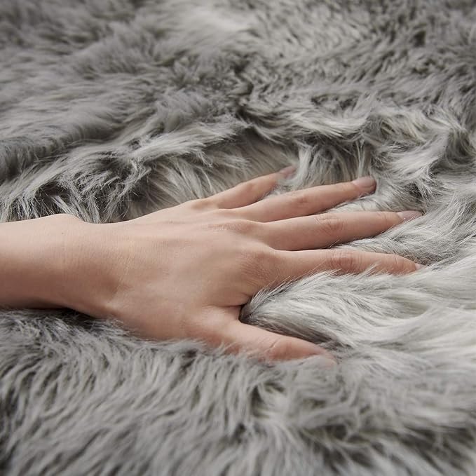 SERISSA Ultra Soft Faux Fur Area Rug Grey Fluffy Rug Plush Chair Cover Seat Pad Fuzzy Carpet Furry Besides Rug for Bedroom Floor Sofa Living Room 2x4 Feet (Rectangular, Light Grey)