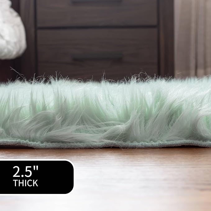 3 ft Round Fluffy Mint Green Rug – Plush Faux Fur Rug for Bedroom, Living Room, or Nursery – Cozy Faux Sheepskin Home Decor