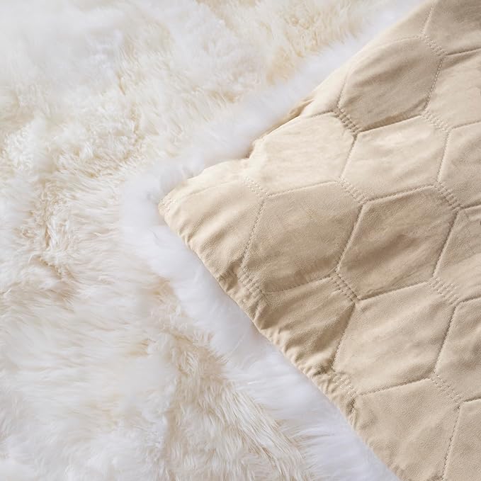 SAFAVIEH Area Rug 8x10 - Sheep Skin Collection - Large - Natural & White, Handmade Rustic Glam Genuine Pelt, Ultra Plush Thick Pile, Ideal for Living Room, Bedroom, Dining Space (SHS211A)