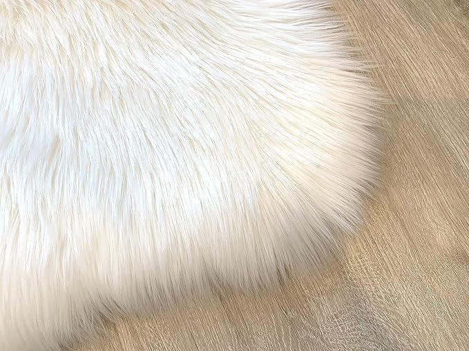 LAMBZY Faux Sheepskin Super Soft Hypoallergenic Silky Shag Rug for Living Room, Kids Room, Sofa (Sexto 6 Pelts 6'x6', White)