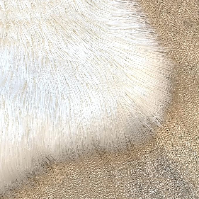 LAMBZY High Pile Super Soft Faux Sheepskin Rug (5'x8', White)