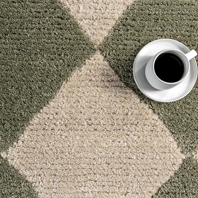 Nuloom Marissa Green/Ivory, 6'7" x 9', Diamond, Tassel, Soft and Cozy, High Traffic, Stain Resistant, Easy Clean, Durable Area Rug for Bedroom, Living Room, Dining Space, Den, Foyer, Entryway